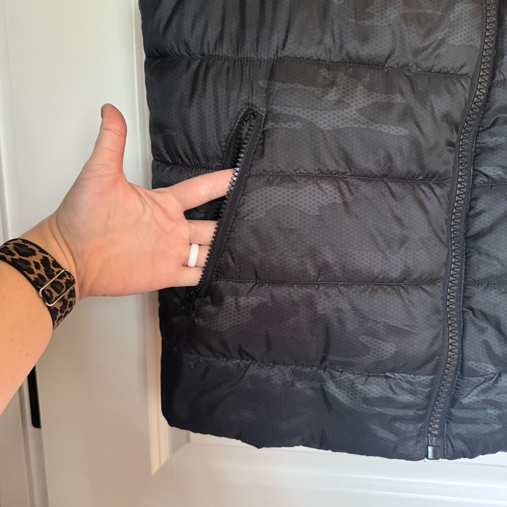 DKNY Black Quilted Lightweight Puffer Vest with High Collar Women’s Size Medium - Picture 6 of 11